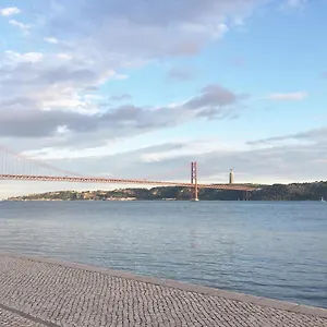 lisbon-tejo-house-view-in-historic-center.hotels-lisbon-portugal.com/