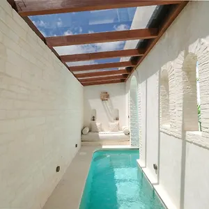 breathe-boutique-suites.hotelsseminyak.net/